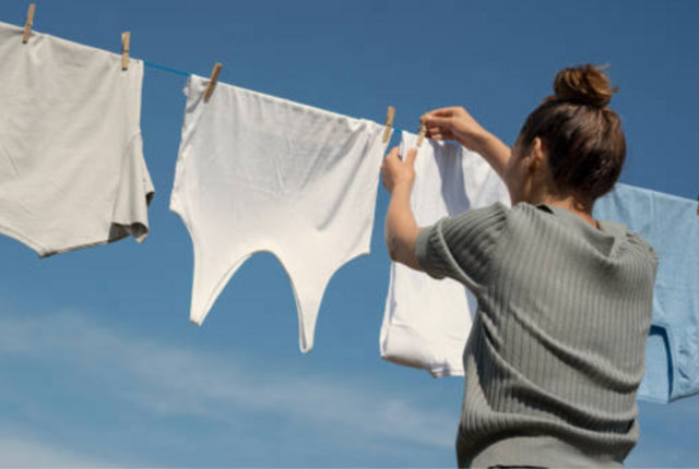 Tại sao nhiều người nước ngoài phơi quần lộn ngược cạp xuống dưới?-1