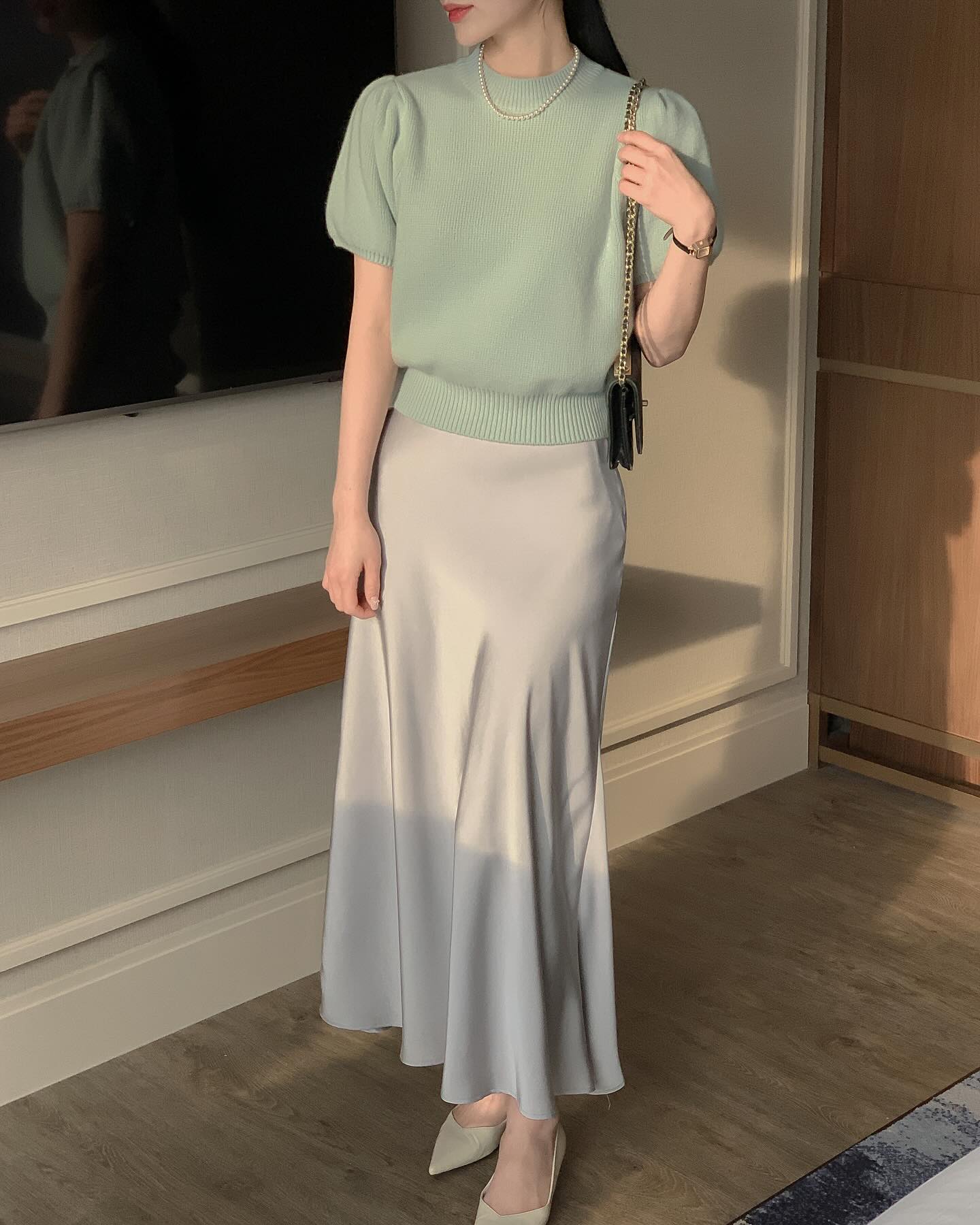 Muốn phong cách sang trọng hơn, phụ nữ trên 40 tuổi nên sắm 5 món thời trang-3