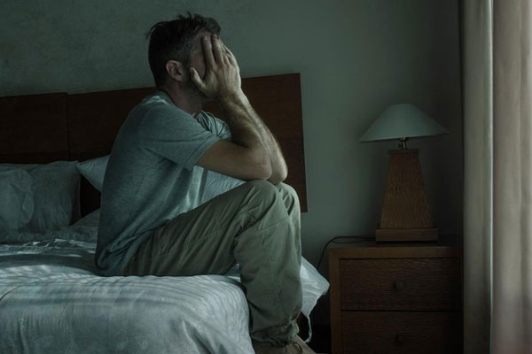 Bỏ con ở trường, dối chồng tăng ca để vi vu cùng người tình, vợ trẻ chẳng ngờ bị lật tẩy trong tình huống này-2