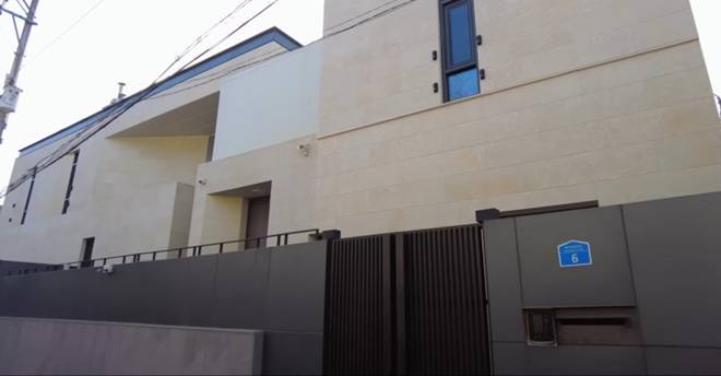 Khối tài sản đáng nể của Lisa (BlackPink): Cơ ngơi 100 tỷ ở Mỹ, biệt thự ở khu nhà giàu Hàn Quốc-10