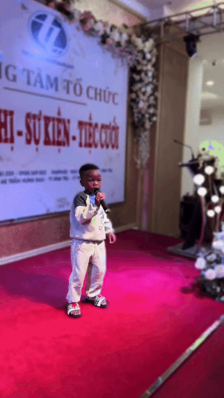 Sức hút khó tin của Lôi con ở Việt Nam: Fan xếp hàng đón ở sân bay, lên top trending khi diễn văn nghệ ở Hà Nam-4