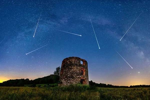 Giải cứu kịp thời hai vợ chồng già mắc kẹt trong căn nhà bị hỏa hoạn-2