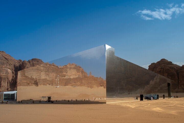 Nhà hát chứa 500 người tàng hình giữa sa mạc, thách thức đôi mắt tinh tường nhất-1