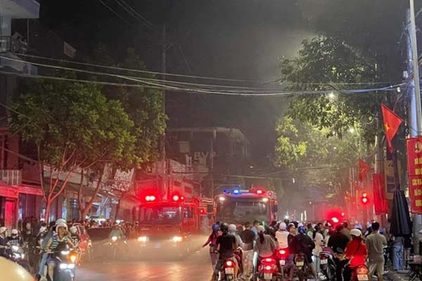 Hỏa hoạn làm 3 người chết ở Bắc Giang, lửa bùng phát từ nơi để xe đạp điện-3