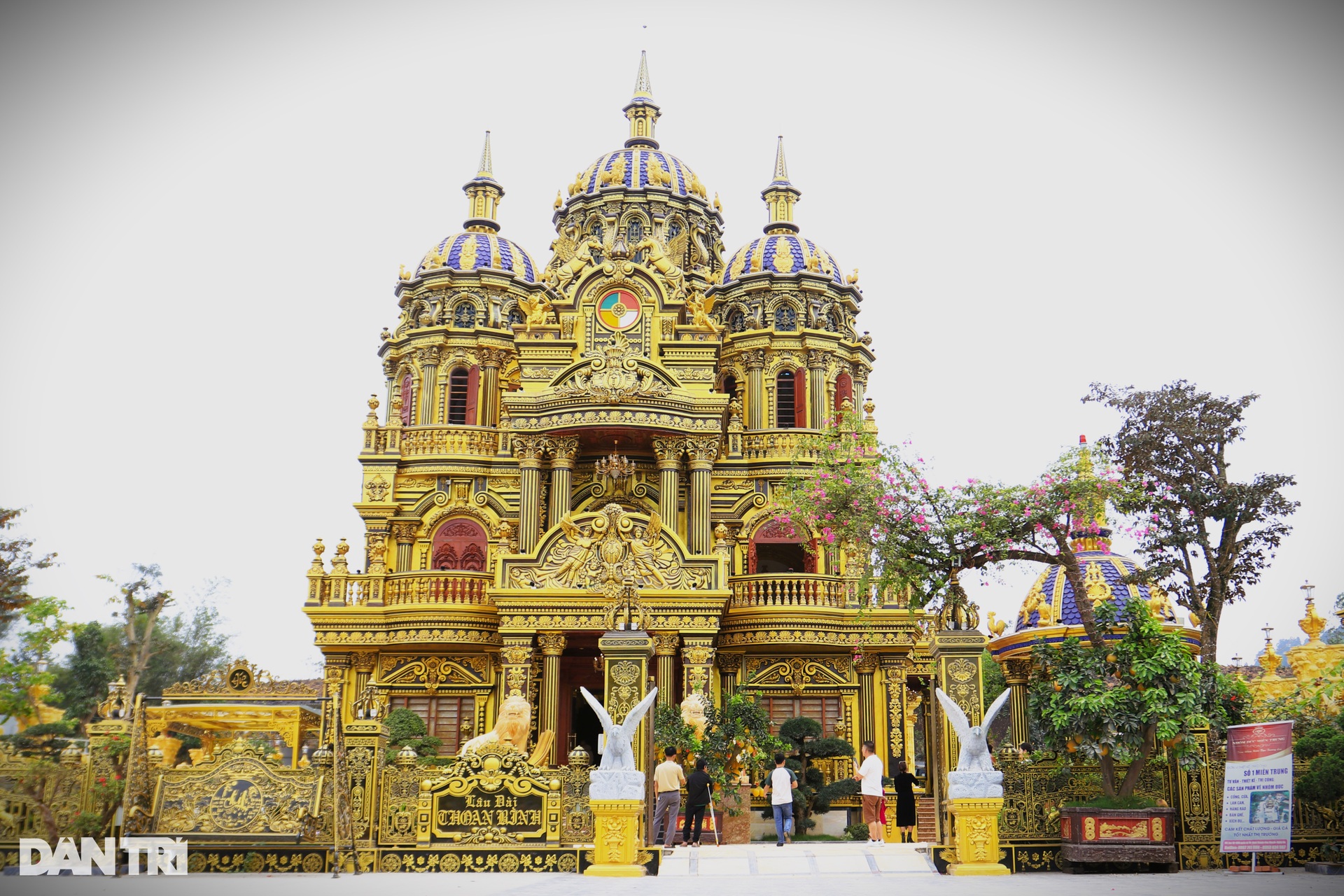 Hoa mắt với tòa lâu đài dát vàng của đại gia phế liệu ở quê lúa Nghệ An-2