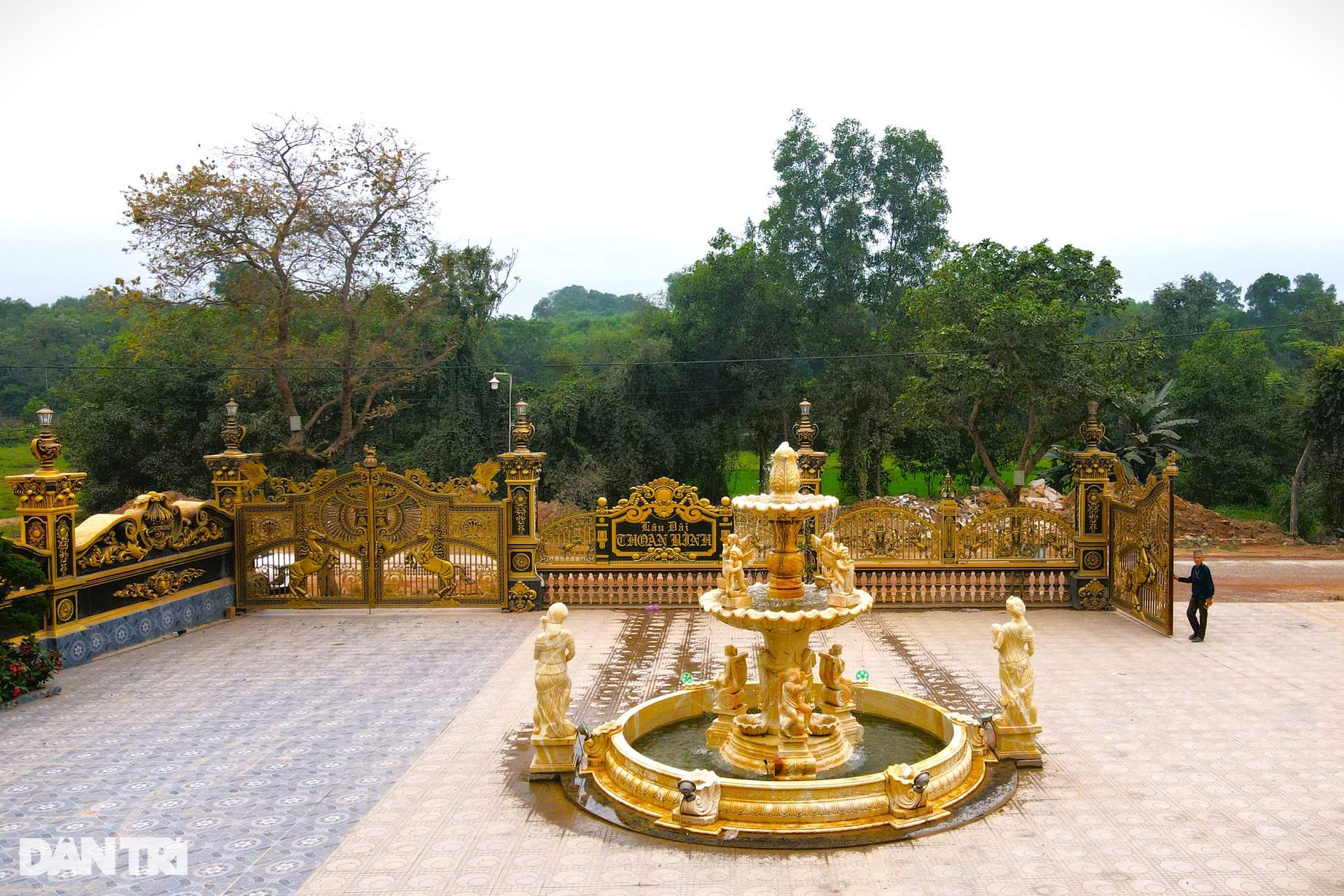 Hoa mắt với tòa lâu đài dát vàng của đại gia phế liệu ở quê lúa Nghệ An-12