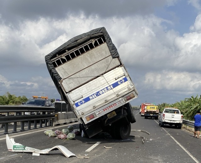Tai nạn trên truyến cao tốc Trung Lương – Mỹ Thuận: 2 người thương vong-1
