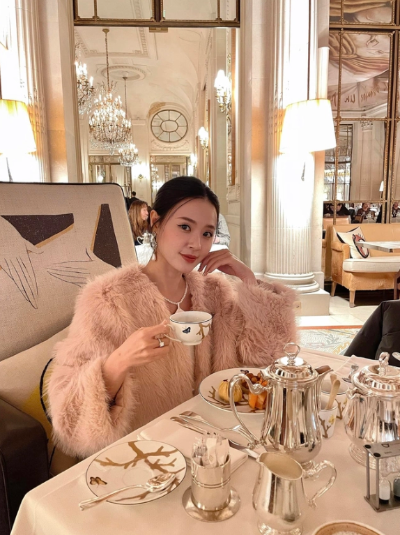 Midu giàu cỡ nào trước khi theo chồng doanh nhân về dinh: Rót vốn gần 20 tỷ thành lập công ty riêng, bán 21 lô đất chỉ trong 1 buổi tối-7