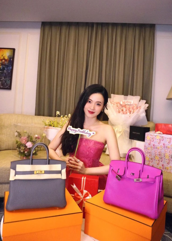 Midu giàu cỡ nào trước khi theo chồng doanh nhân về dinh: Rót vốn gần 20 tỷ thành lập công ty riêng, bán 21 lô đất chỉ trong 1 buổi tối-3