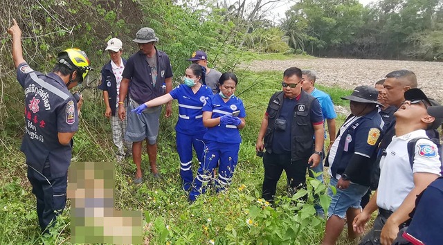 Trèo lên tháp điện thoại di động, 2 tiếng sau người đàn ông nhảy xuống khiến đám đông kinh hãi-3