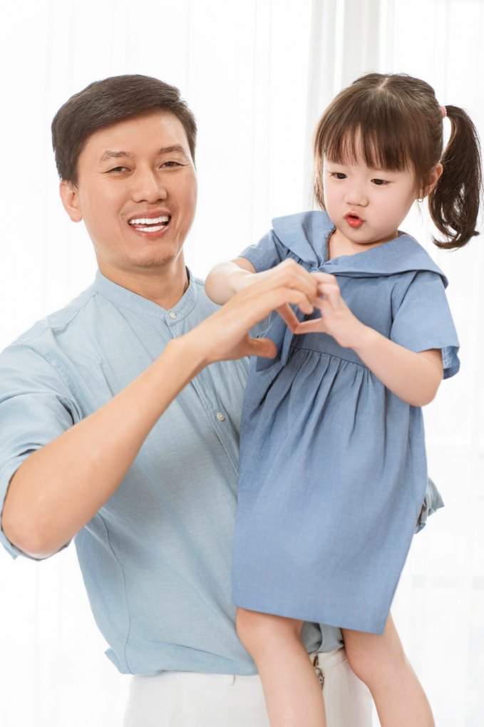 Chênh” nhau 16 tuổi nhưng vợ chồng nam diễn viên Lật mặt 7” có cách dạy con cực hay: Tiết lộ ít mâu thuẫn nhờ tuân thủ quy tắc này-2