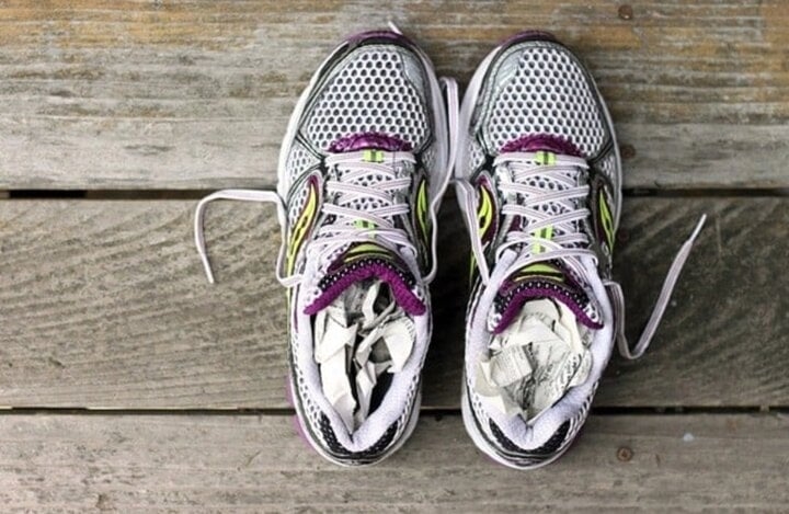 Cách làm khô giày thể thao nhanh chóng bằng máy sấy quần áo-3