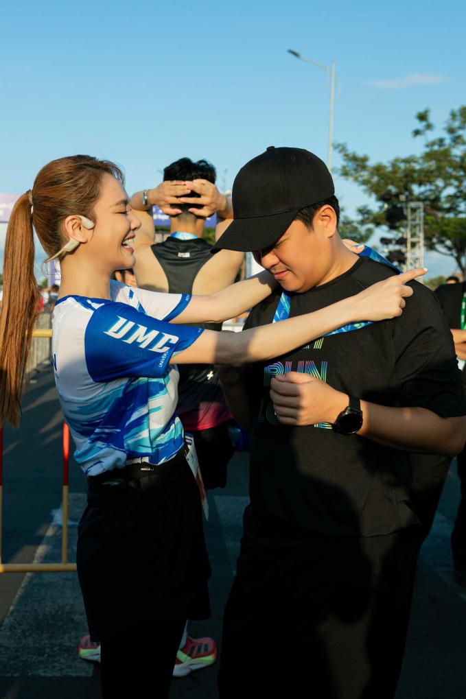 Nhã Phương tặng quà sinh nhật có 1-0-2 cho Trường Giang, nam diễn viên có hành động cưng chiều cực ngọt!-3