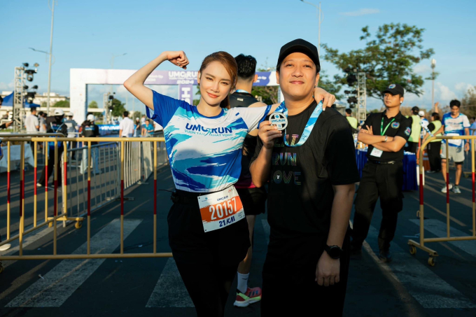 Nhã Phương tặng quà sinh nhật có 1-0-2 cho Trường Giang, nam diễn viên có hành động cưng chiều cực ngọt!-4