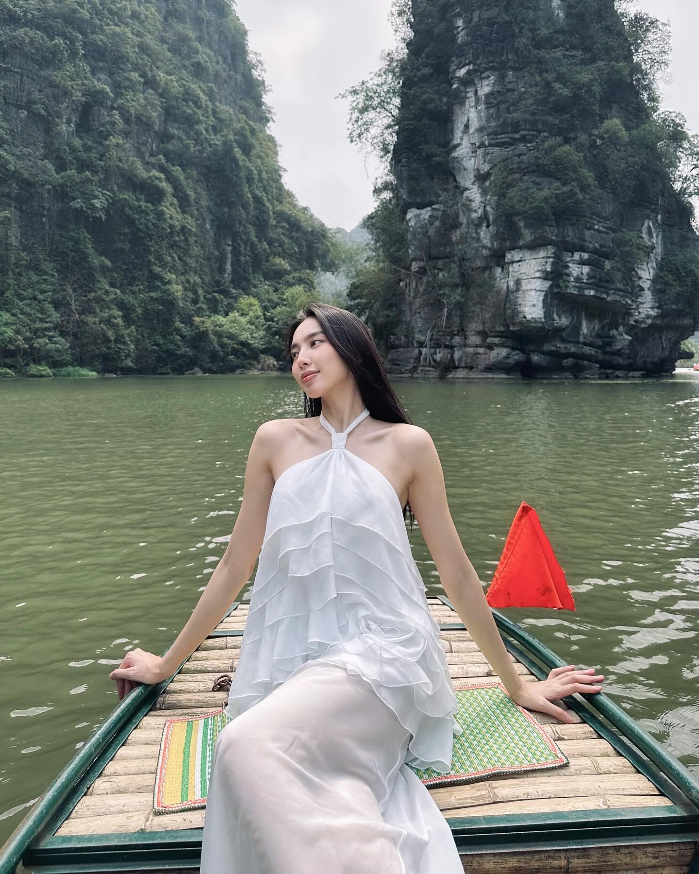 Tham khảo mỹ nhân Việt 10 set váy đi du lịch cực ăn ảnh-3