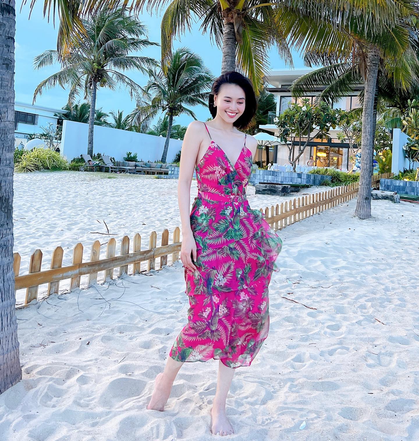 Tham khảo mỹ nhân Việt 10 set váy đi du lịch cực ăn ảnh-7