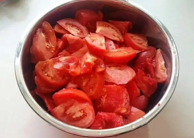 Đầu bếp chỉ thêm vào 1 nguyên liệu khi làm sốt cà chua mà siêu thơm ngon lại không chứa chất phụ gia-2