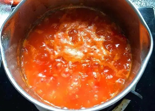 Đầu bếp chỉ thêm vào 1 nguyên liệu khi làm sốt cà chua mà siêu thơm ngon lại không chứa chất phụ gia-3