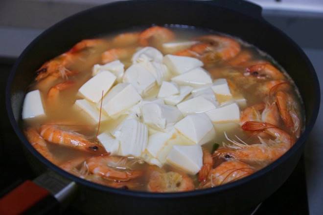 Canh tôm đậu hũ nấu đơn giản kiểu này được món ngon, bổ dưỡng ngày hè-8