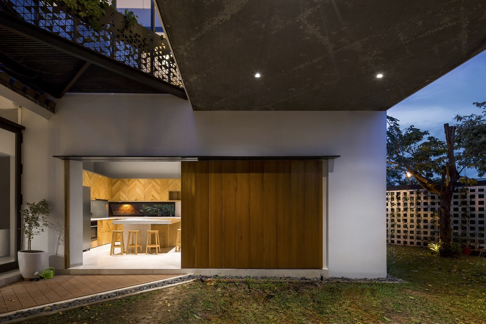 Căn nhà xoay ngang, xanh mướt và độc đáo tại Đà Nẵng-2