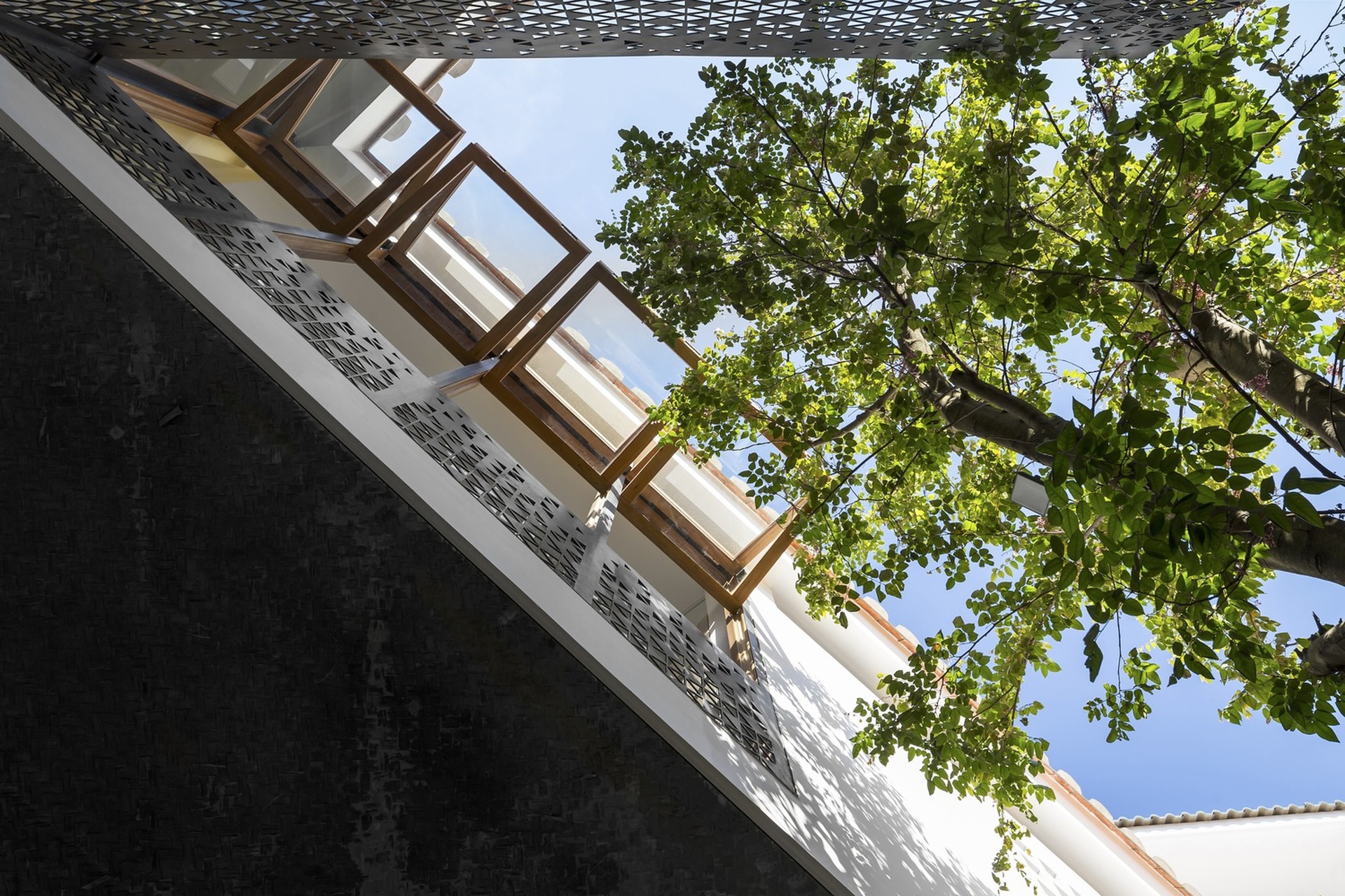 Căn nhà xoay ngang, xanh mướt và độc đáo tại Đà Nẵng-12