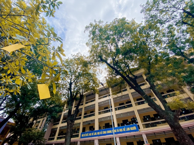 2 ngôi trường THPT cùng tên cực đỉnh ở Hà Nội và TP.HCM: Điểm chuẩn luôn cao ngất, chất lượng đào tạo 10 điểm-2