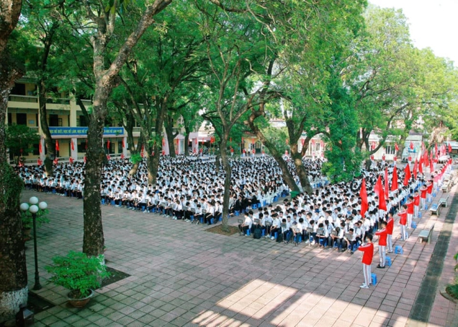 2 ngôi trường THPT cùng tên cực đỉnh ở Hà Nội và TP.HCM: Điểm chuẩn luôn cao ngất, chất lượng đào tạo 10 điểm-1