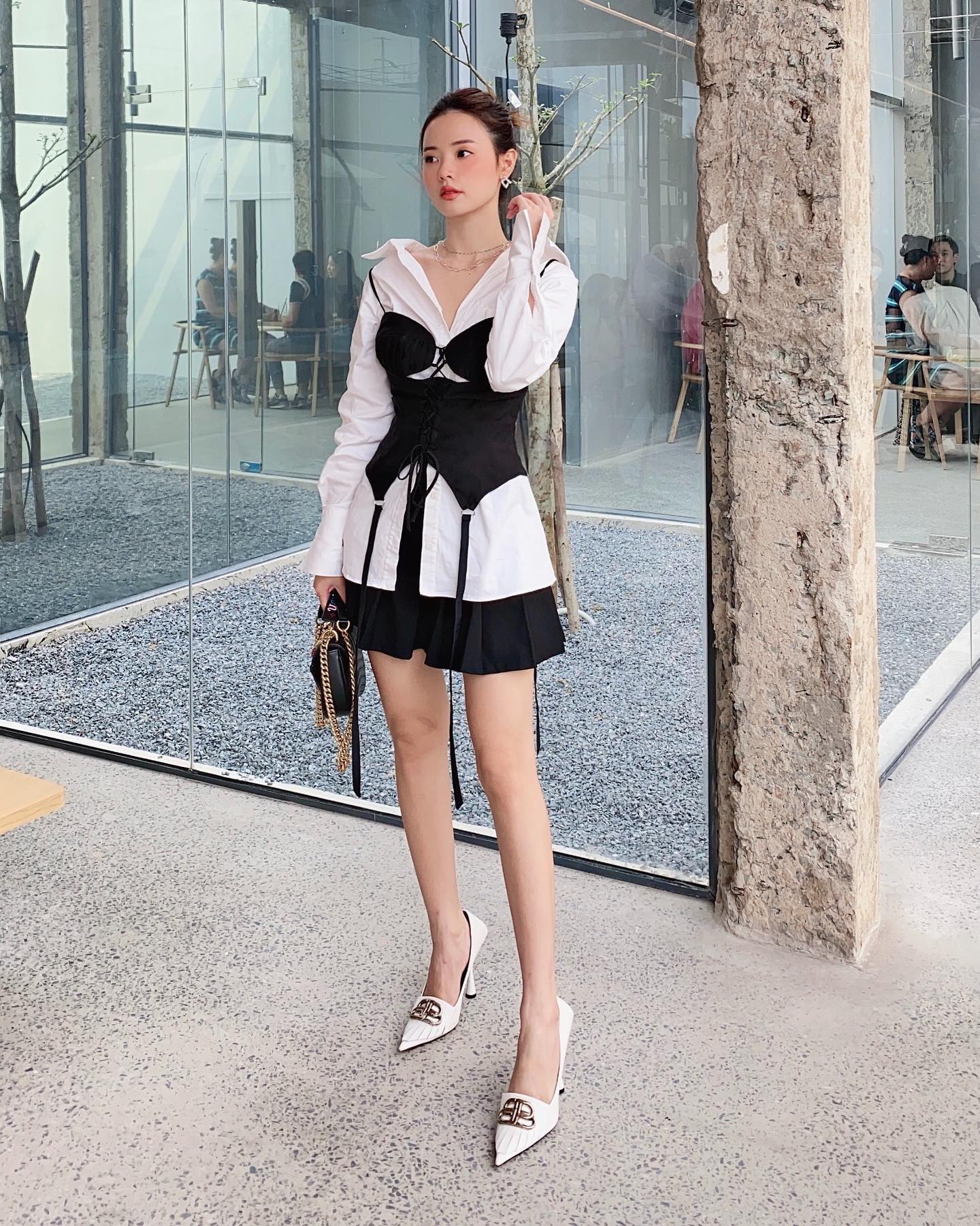 Chăm diện 4 kiểu trang phục, Midu luôn nổi bật và trẻ trung hơn so với tuổi-3