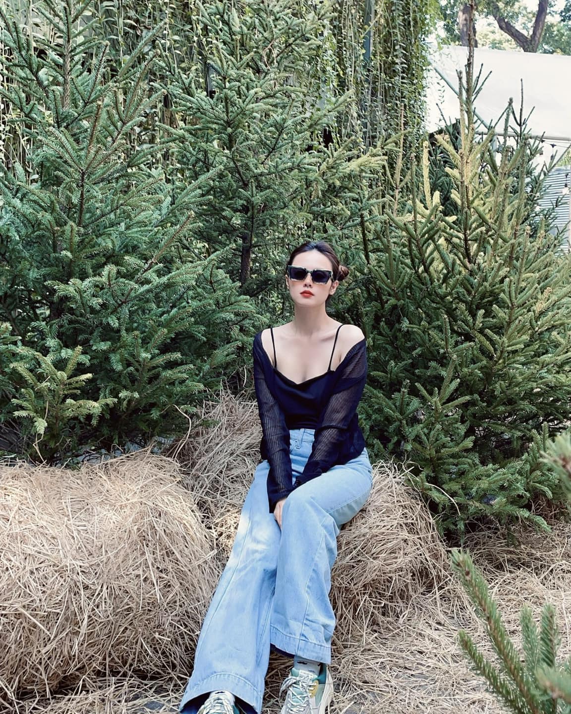 Chăm diện 4 kiểu trang phục, Midu luôn nổi bật và trẻ trung hơn so với tuổi-5