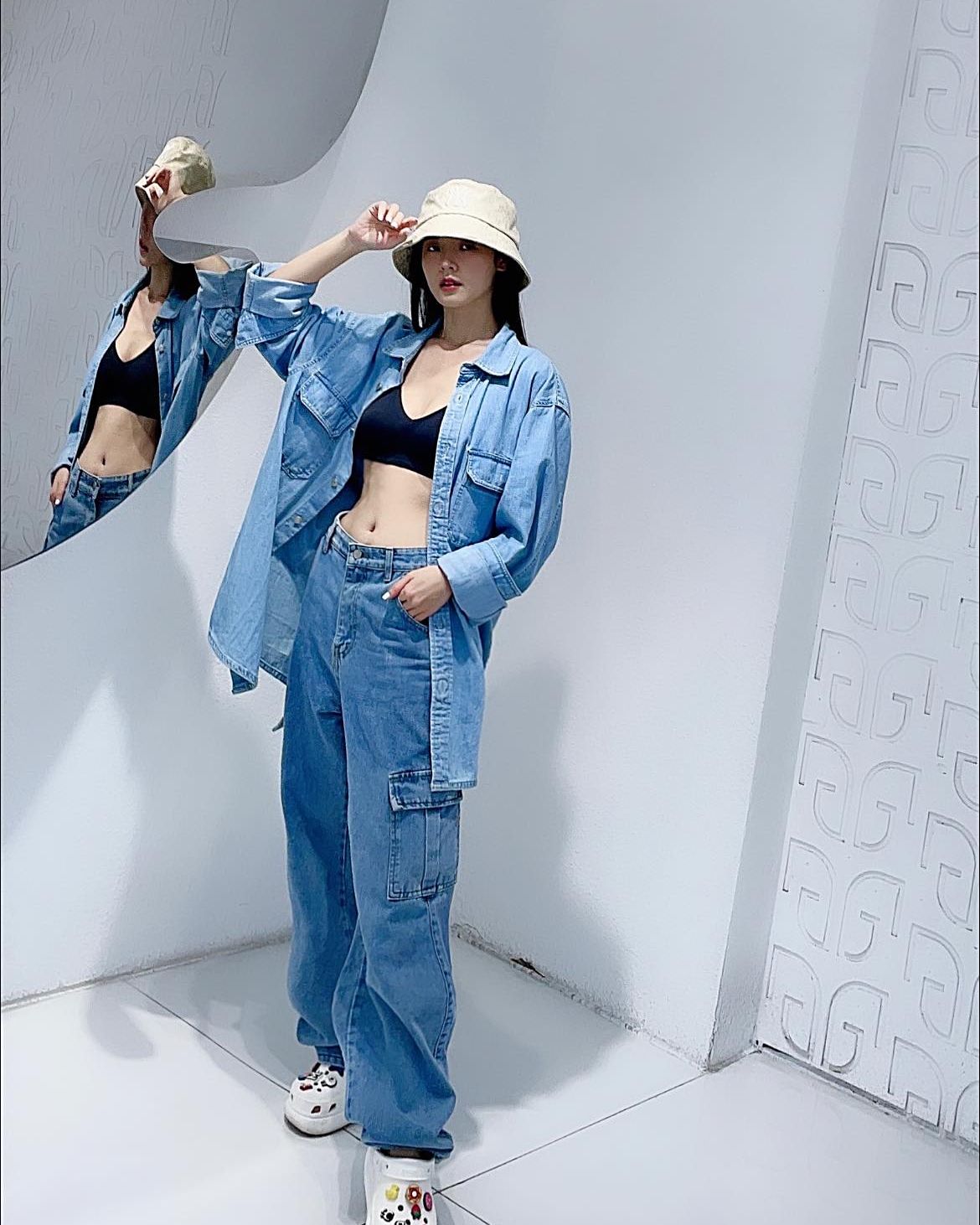 Chăm diện 4 kiểu trang phục, Midu luôn nổi bật và trẻ trung hơn so với tuổi-6