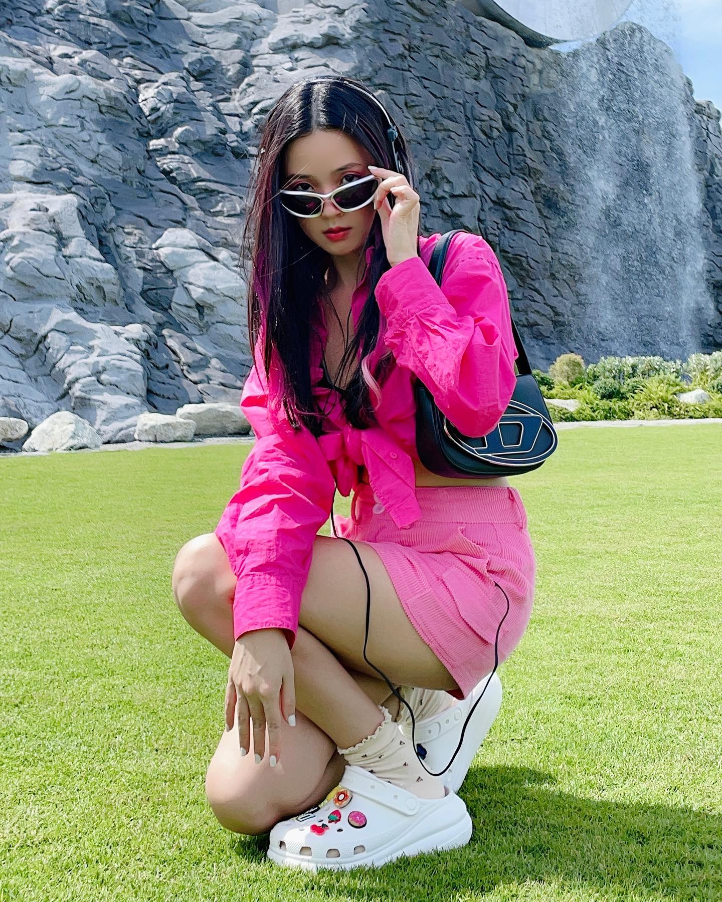 Chăm diện 4 kiểu trang phục, Midu luôn nổi bật và trẻ trung hơn so với tuổi-8