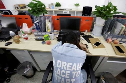 Được trả lương đến gần 2 tỷ đồng/năm nhưng nhân viên công nghệ Trung Quốc khốn khổ vì áp lực, về nhà lúc 6 giờ tối là 