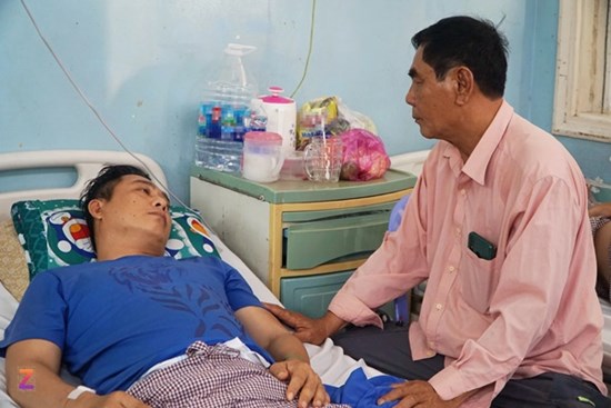 Trở thành ‘trẻ 3 tuổi’ sau chuyến ship hàng giữa trưa nắng