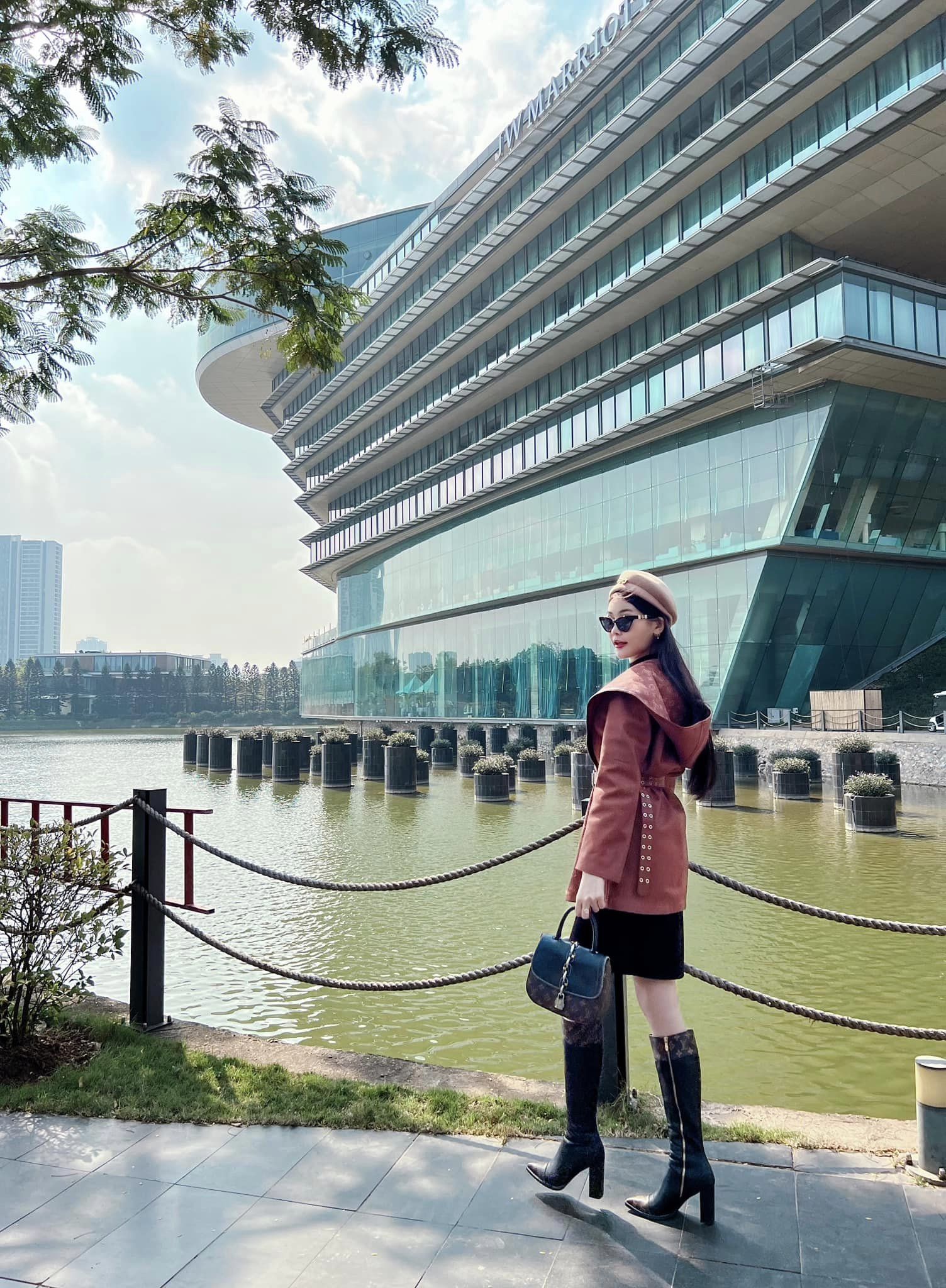 Hoa hậu quê Tiền Giang tốt nghiệp Thạc sĩ ở Anh, từng bị tẩy chay, đòi tước vương miện bây giờ ra sao?-6