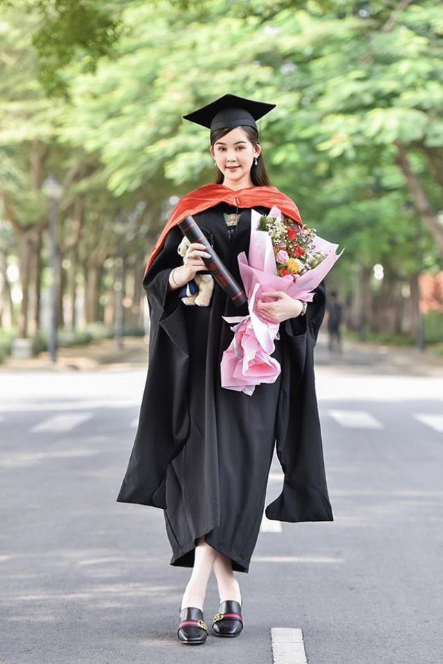 Hoa hậu quê Tiền Giang tốt nghiệp Thạc sĩ ở Anh, từng bị tẩy chay, đòi tước vương miện bây giờ ra sao?-2