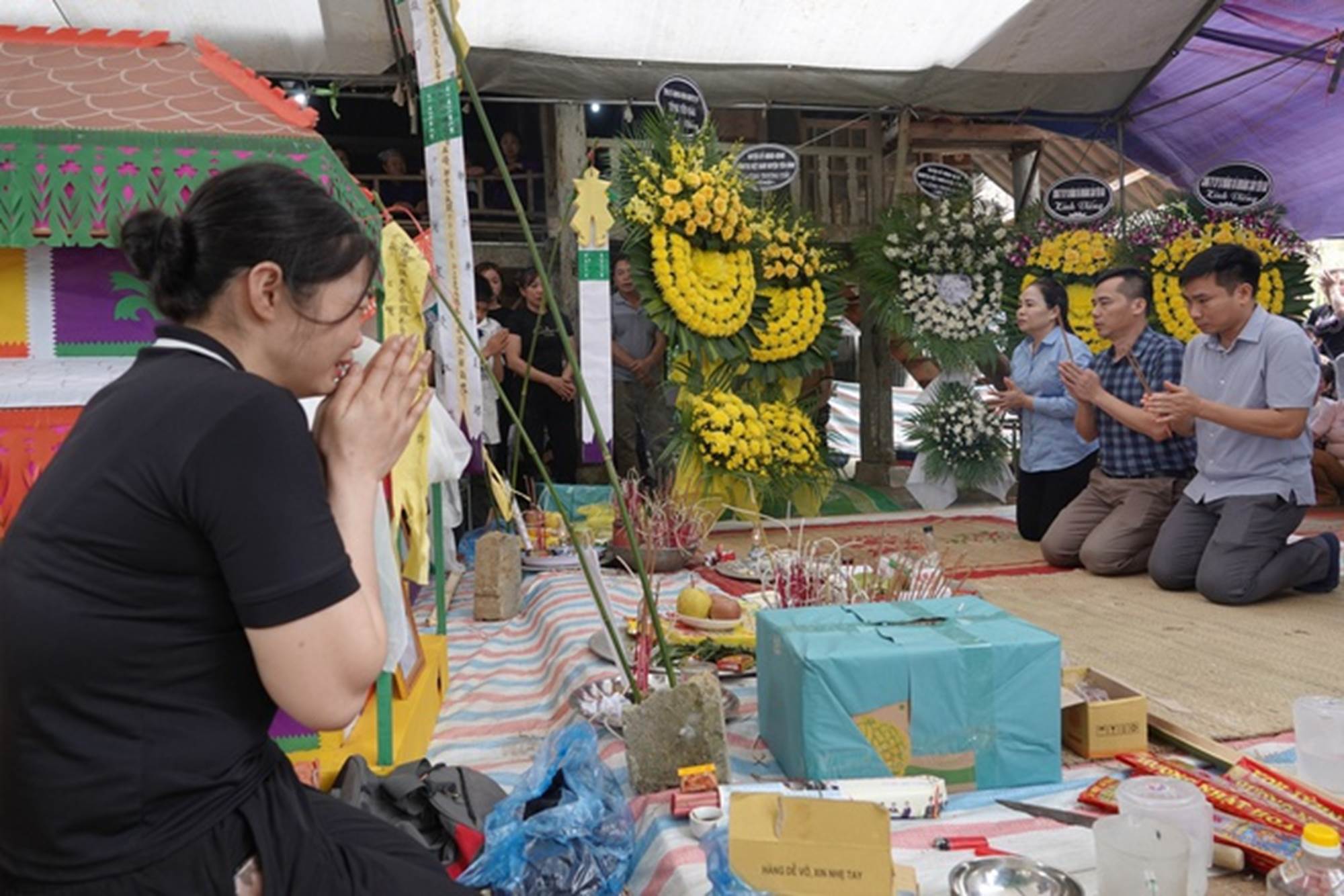 Xót lòng đám tang công nhân vụ tai nạn ở Yên Bái, người nhà kể lại giây phút chết lặng khi nghe tin-2