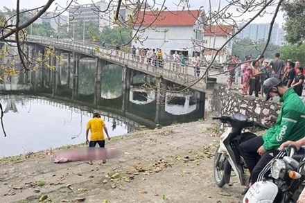 Hà Nội: Một người ngã xuống hồ công viên Tuổi Trẻ, tử vong thương tâm