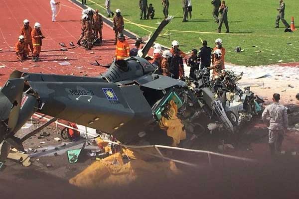 Malaysia: 2 trực thăng quân sự va cánh vào nhau, 10 người chết-1