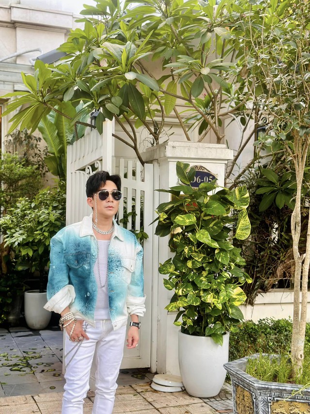 Nam ca sĩ Việt tuổi 43 không cưới vợ, sinh con, là đại gia showbiz, sưu tầm sổ đỏ, biệt thự hàng chục tỷ-3