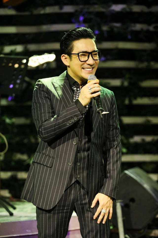 Nam ca sĩ Việt tuổi 43 không cưới vợ, sinh con, là đại gia showbiz, sưu tầm sổ đỏ, biệt thự hàng chục tỷ-1