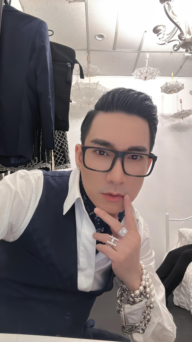 Nam ca sĩ Việt tuổi 43 không cưới vợ, sinh con, là đại gia showbiz, sưu tầm sổ đỏ, biệt thự hàng chục tỷ-6