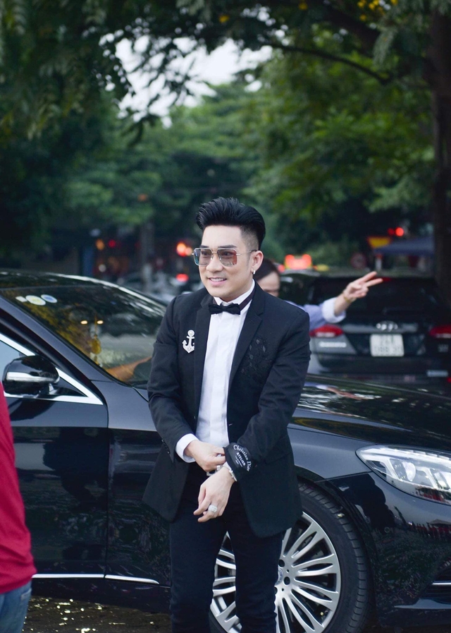 Nam ca sĩ Việt tuổi 43 không cưới vợ, sinh con, là đại gia showbiz, sưu tầm sổ đỏ, biệt thự hàng chục tỷ-4