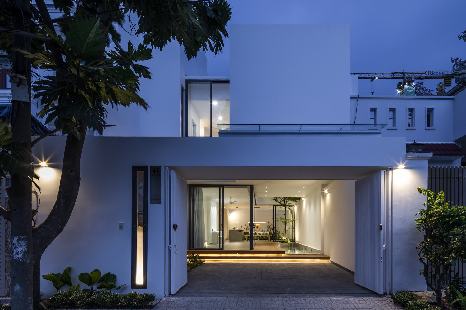 Nhà phố 2 tầng mộc mạc, thiết kế lấy cảm hứng từ một món bánh quê quen thuộc-2