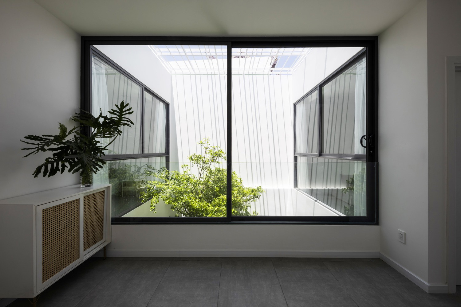 Nhà phố 2 tầng mộc mạc, thiết kế lấy cảm hứng từ một món bánh quê quen thuộc-10