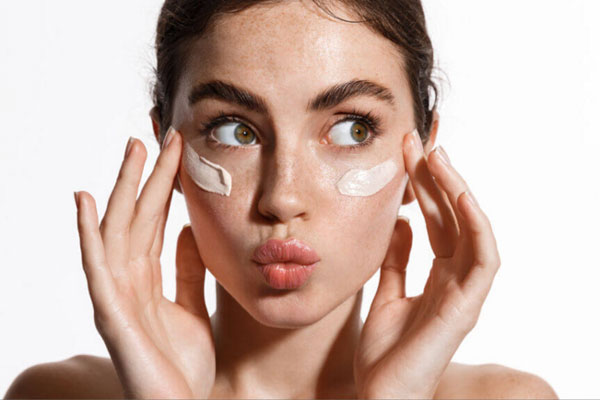 Sau khi bôi serum bao lâu thì dùng kem chống nắng?-2