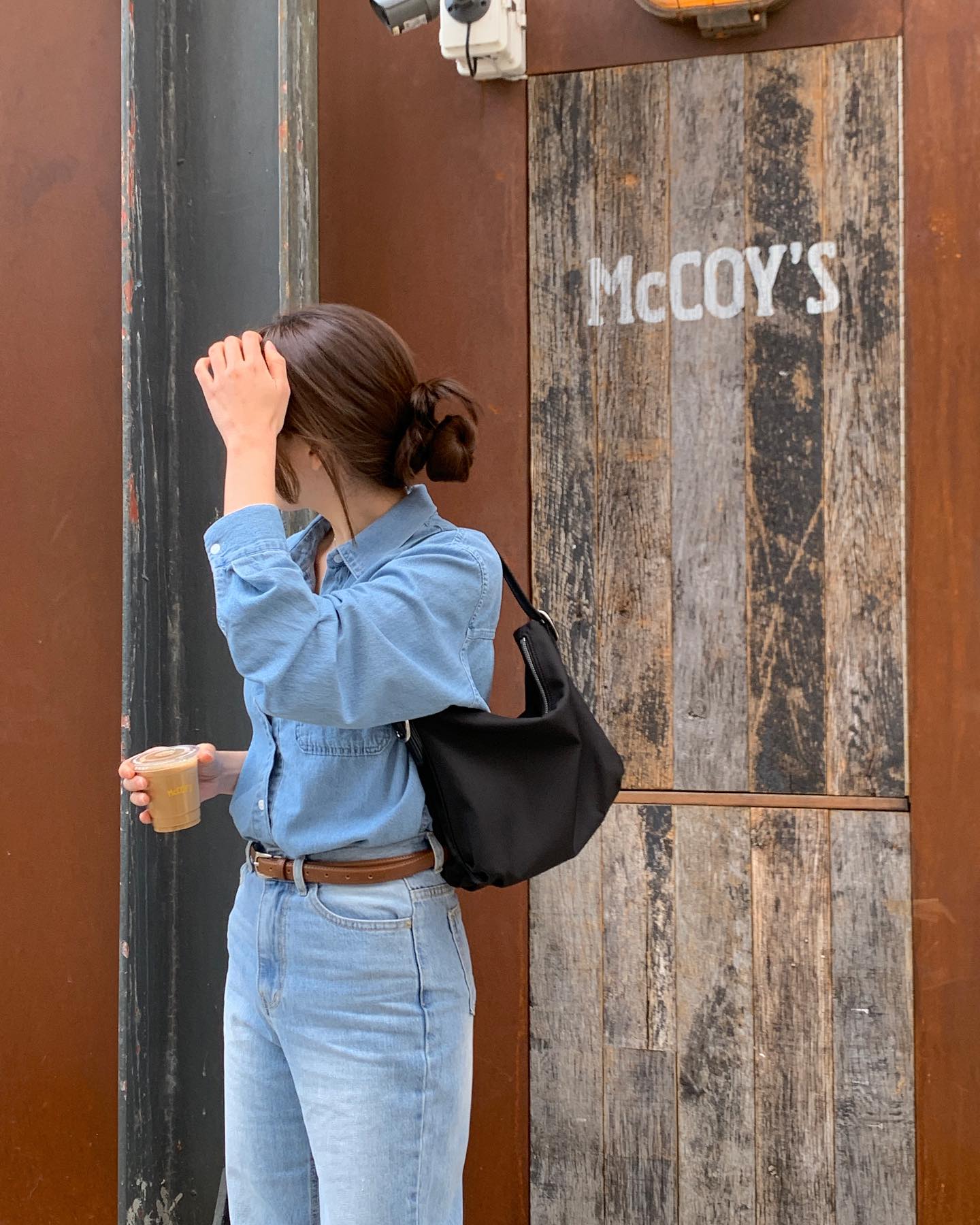 10 cách mặc áo sơ mi theo phong cách tối giản nhưng vẫn sành điệu xuất sắc-8