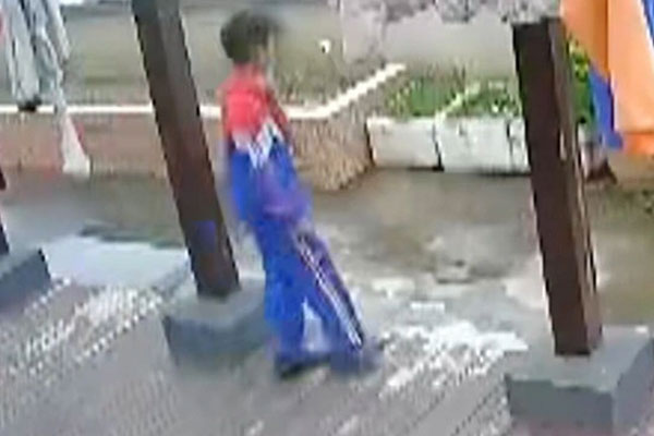 Trung Quốc: Học sinh cấp 1 nhảy lầu vì bị bắt chép phạt 10.000 lần?-1