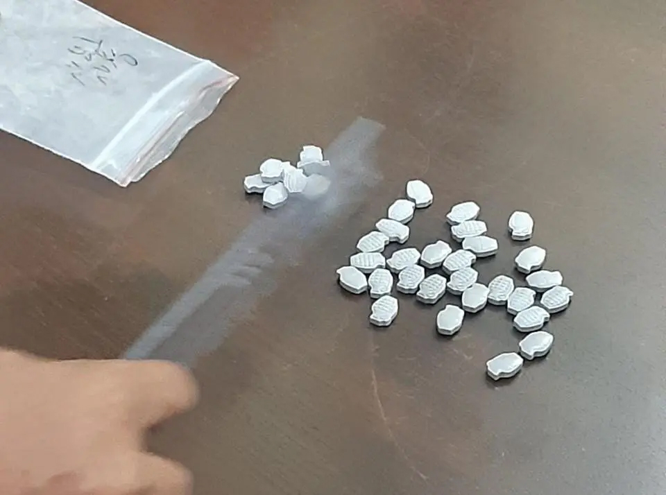 Trinh sát đột kích, phát hiện bí mật khủng khiếp của nam thanh niên thường lục thùng rác lúc nửa đêm-2