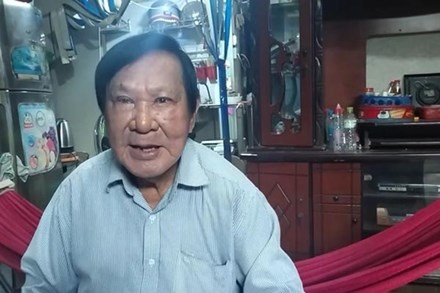 Nghệ sĩ Phương Bình 82 tuổi vẫn chạy xe 20km tới 12 giờ đêm mỗi ngày, bữa ăn khiến ai cũng xót xa