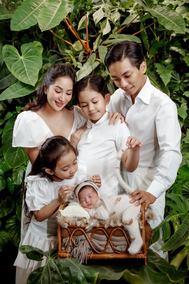 Chân dung con trai ruột 2 lần vô địch thế giới của Khánh Thi và chồng kém 11 tuổi-2